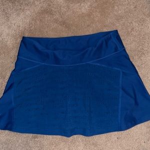 Under armor size medium tennis skirt with shorts